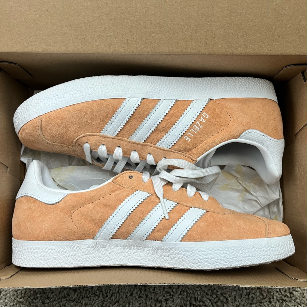 Adidas Gazelle - Women's size 7 - color: tan
